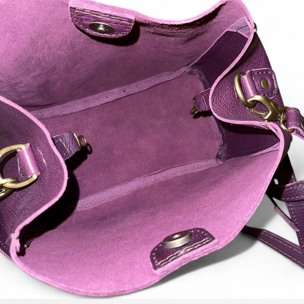Portland Leather Company Almost Perfect Butterfly Bucket Bag - Picture 5 of 6